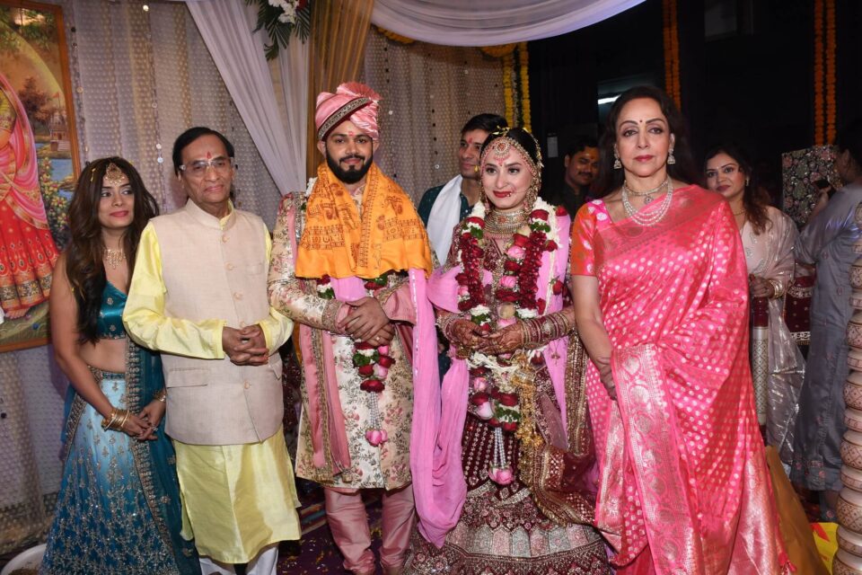 The star-studded wedding reception of Akanksha Agrawal, daughter of Kavi Narayan Agrawal Das Ji and Shobit Gupta