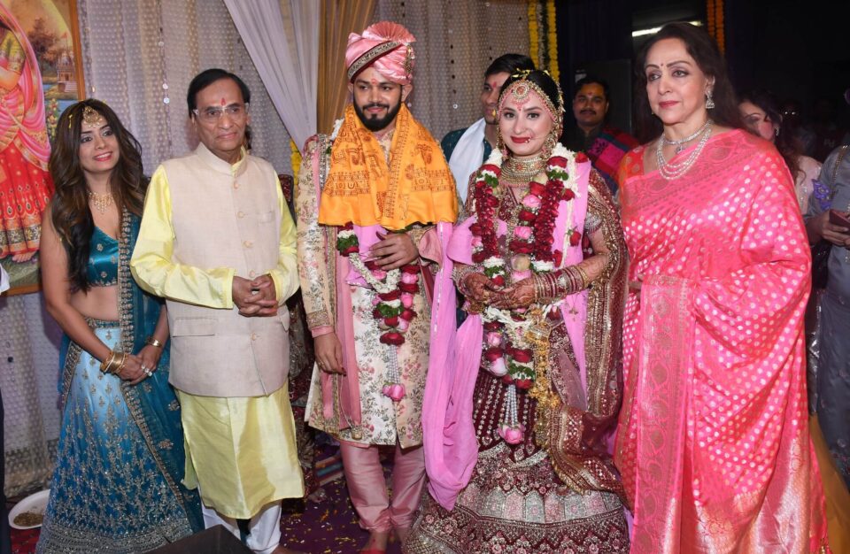 The star-studded wedding reception of Akanksha Agrawal, daughter of Kavi Narayan Agrawal Das Ji and Shobit Gupta